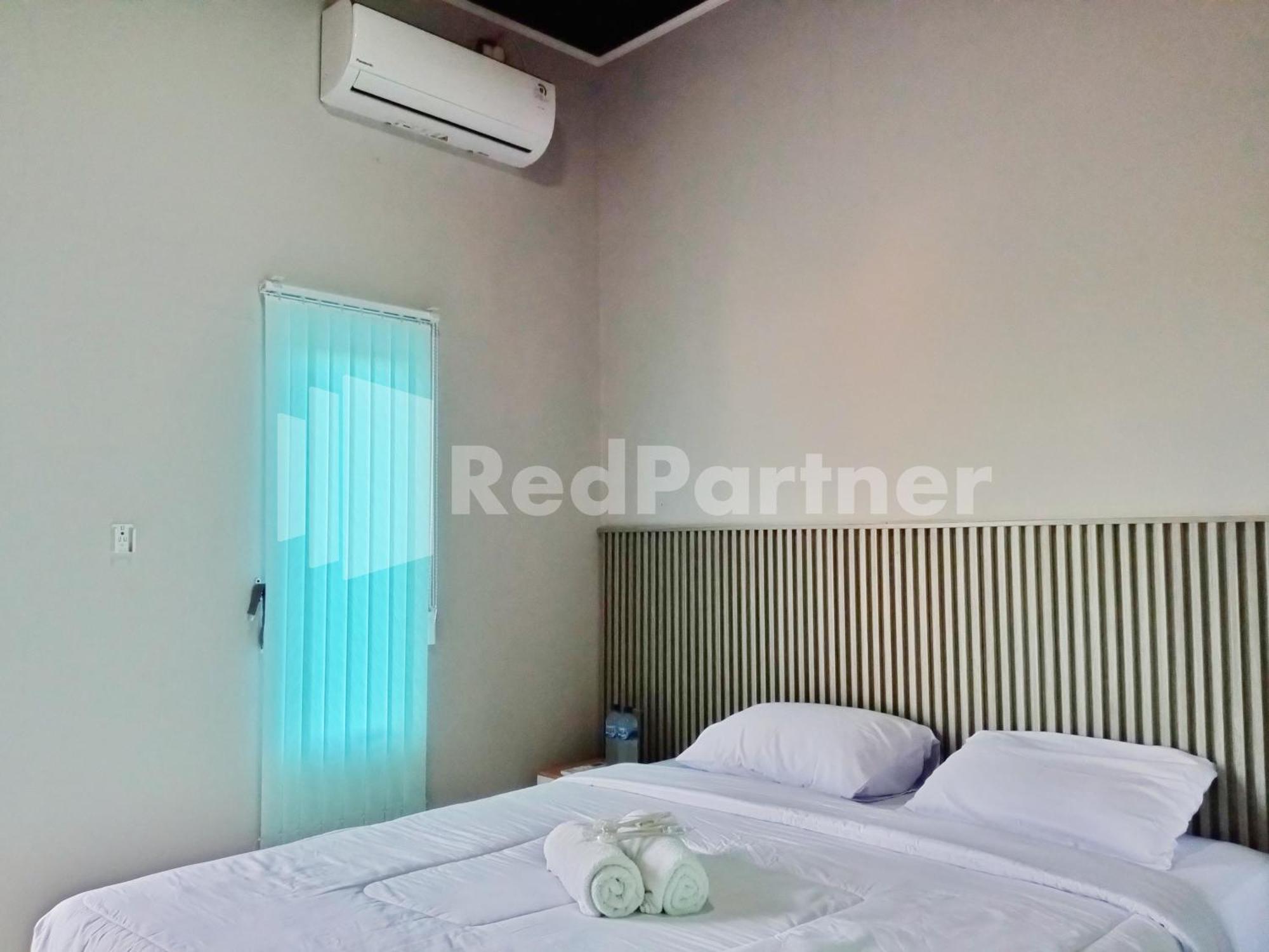 Cerry Village Near Rs Mitra Siaga Redpartner Hotel *